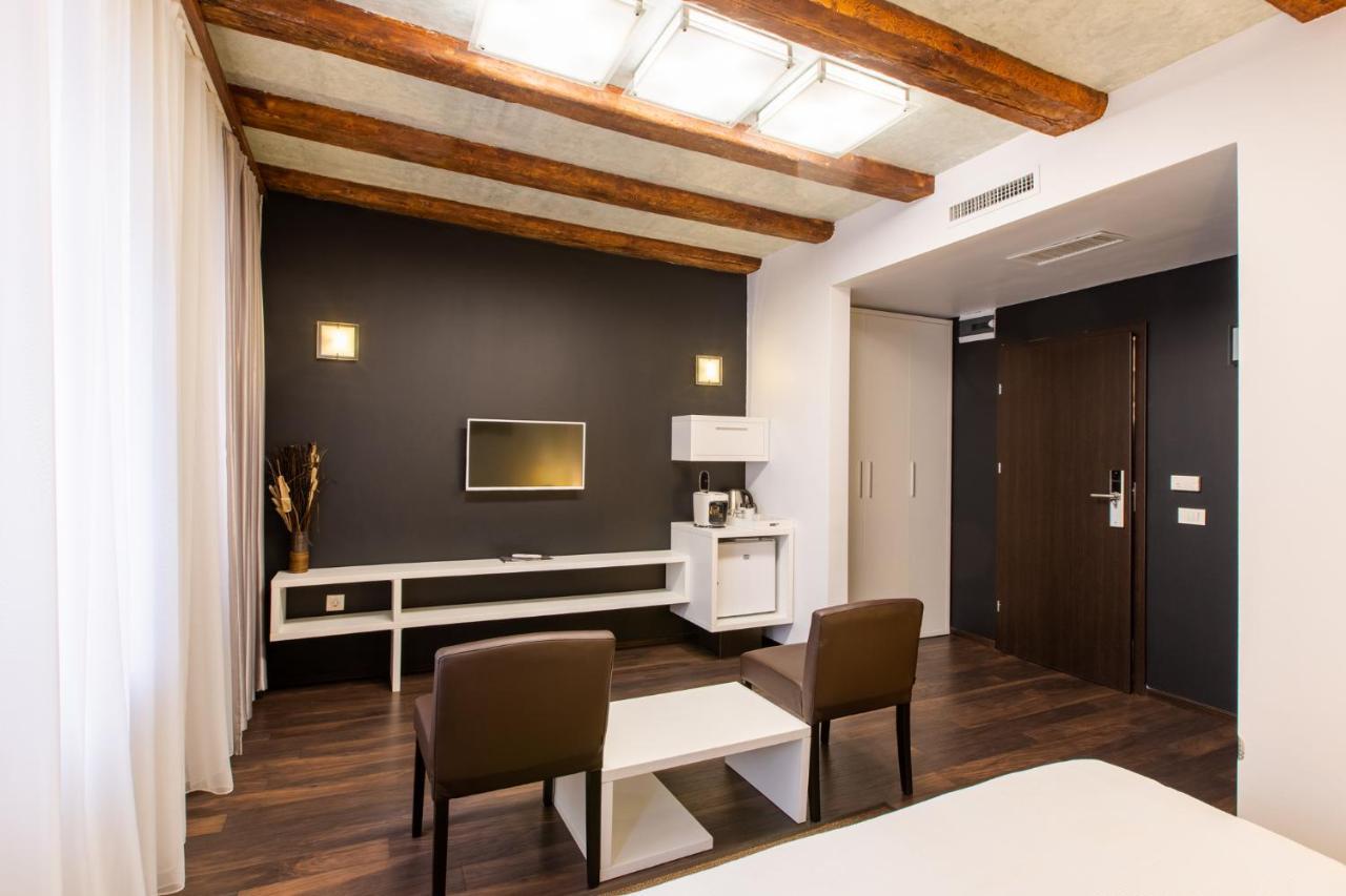 Vendi Grand Square Residence Sibiu Exteriör bild
